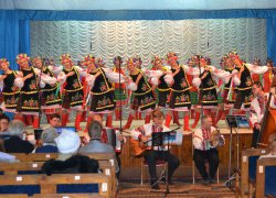 Народний самодіяльний ансамбль пісні і танцю «Хлібодари» і народний самодіяльний ансамбль танцю «Нивка»